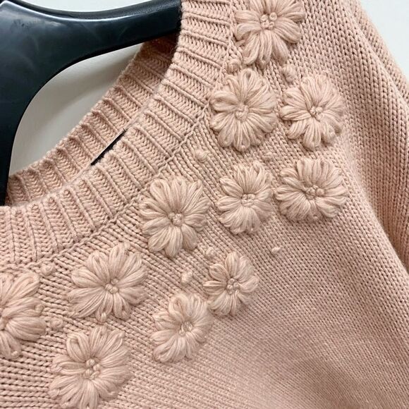 New Beautiful Flowers Stitched Puff Sleeves Knit Sweater - Picture 9 of 14